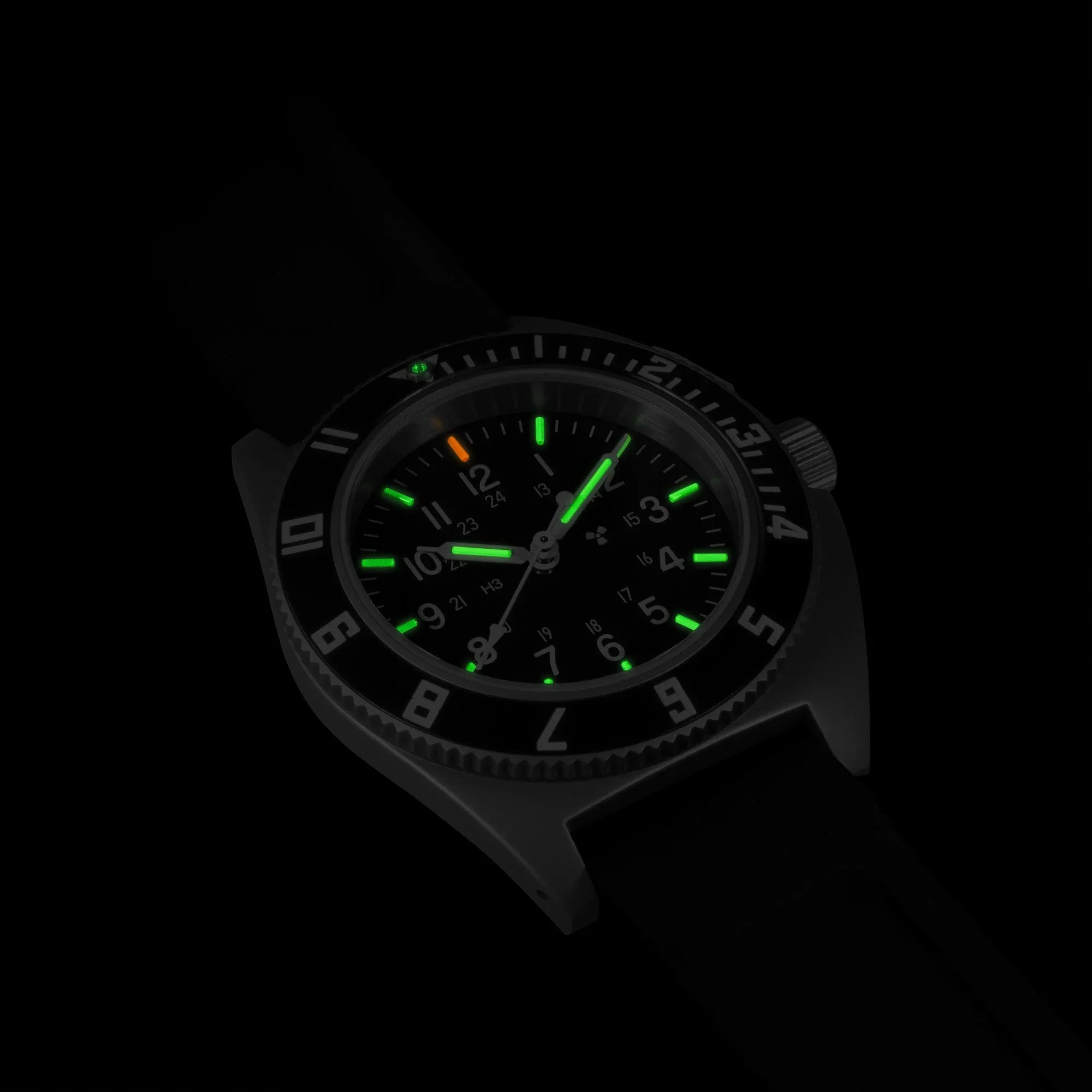 MARATHON SSNAV Steel Navigator Quartz - Black Dial - WW194001SS